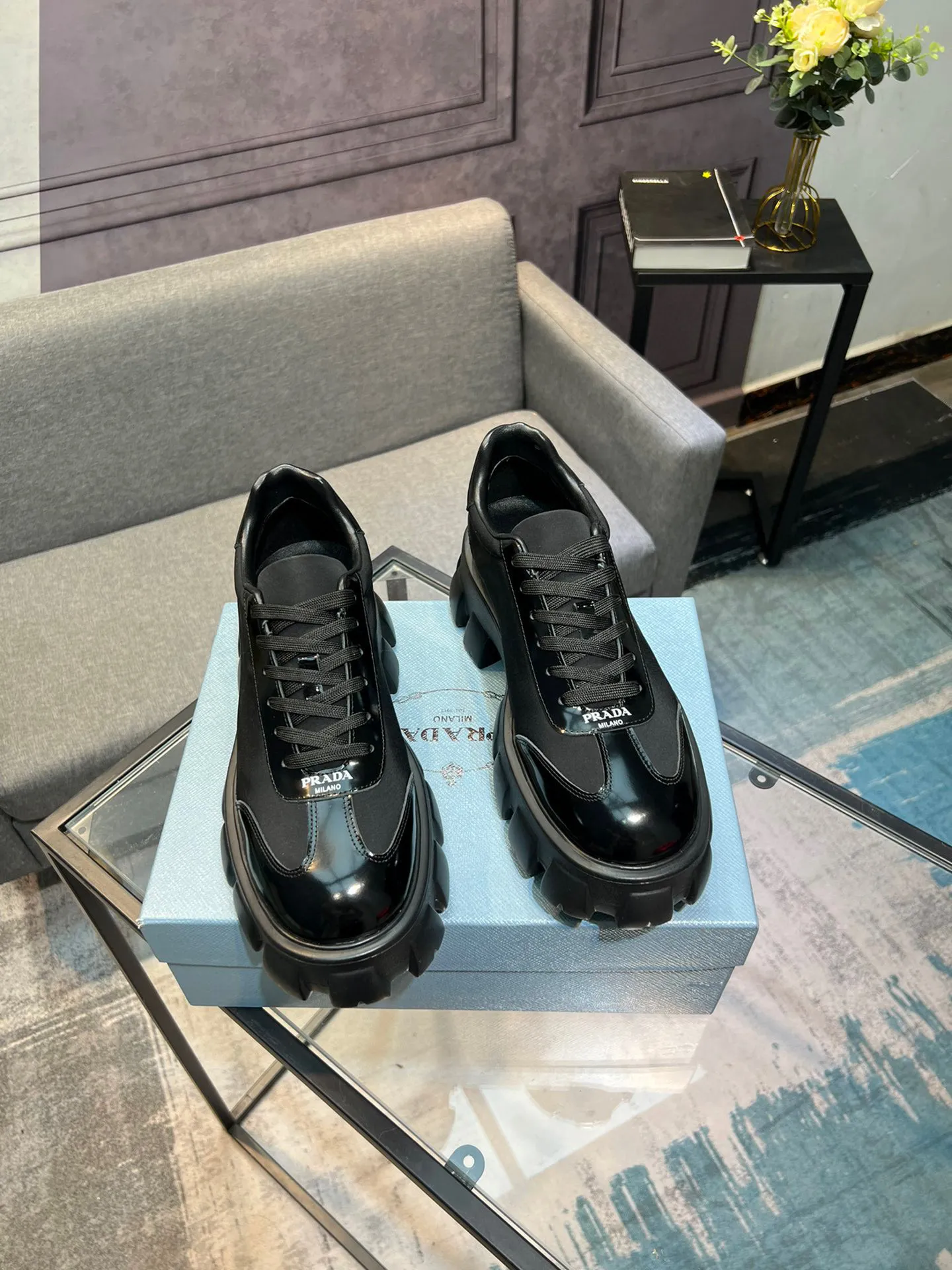Men's shoes 💰540 Prada Latest 2025ss spring and summer catwalk series Thick-soled platform platform Casual sports shoes Couple style ☑️ Bold contrasting bright colors and fashionable combination Casual sports style design with exquisite details Classic personalized gear thick sole Increased comfort and unique modern trend style 🚩 Fabric: Cowhide ➕ Cloth Lining: Sheepskin Outsole: Original molded ultra-light foam material Sole thickness: 4.5CM Size: 35-45 (Female 40, Male 45, customized, non-returnable)